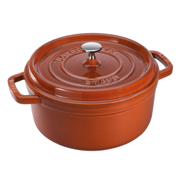 Cocotte en fonte orange avec couvercle.