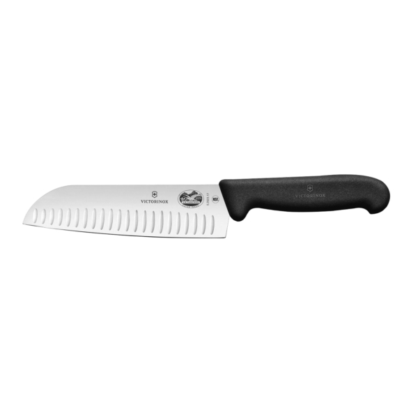 Couteau Santoku Victorinox avec manche noir.