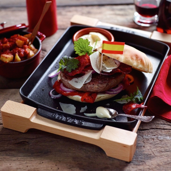 STAUB | SERVING - Assiette avec dessous en bois - 330x220 mm - Fonte - Noir