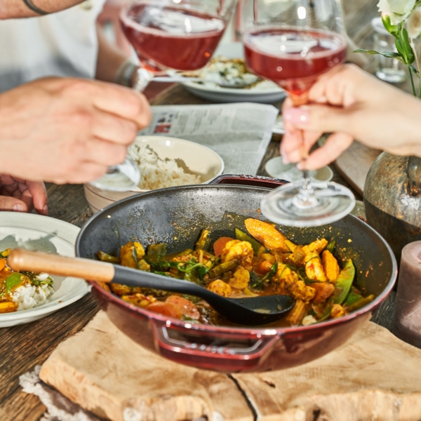 STAUB | SPECIALITES - Wok avec couvercle en verre - Ø 300mm - Fonte - Rouge grenadine