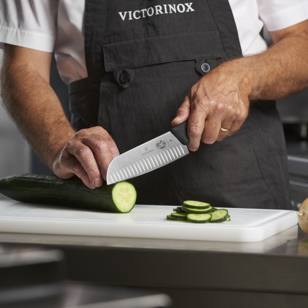 VICTORINOX | FIBROX - Santoku avec lame alvéolée - Lame : 170 mm