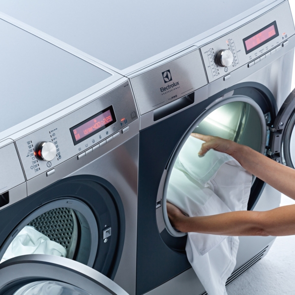 ELECTROLUX | myPRO WE170V - Lave-linge professionnel intelligent - 8 kg - avec valve de vidange